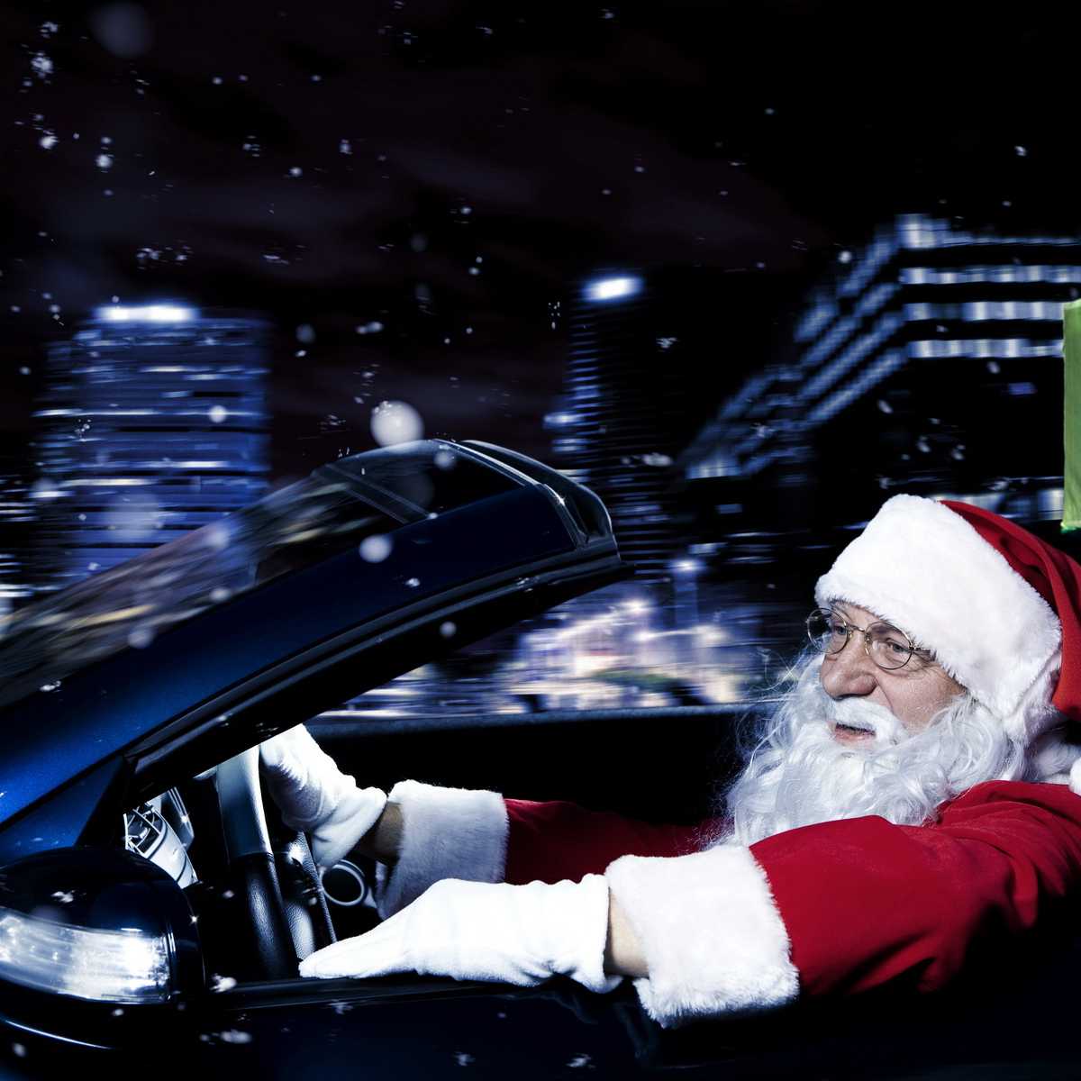 Дед Мороз на машине