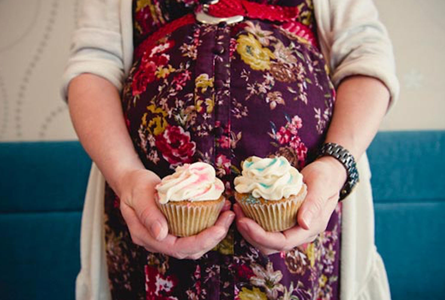 gender reveal ideas color cupcakes 