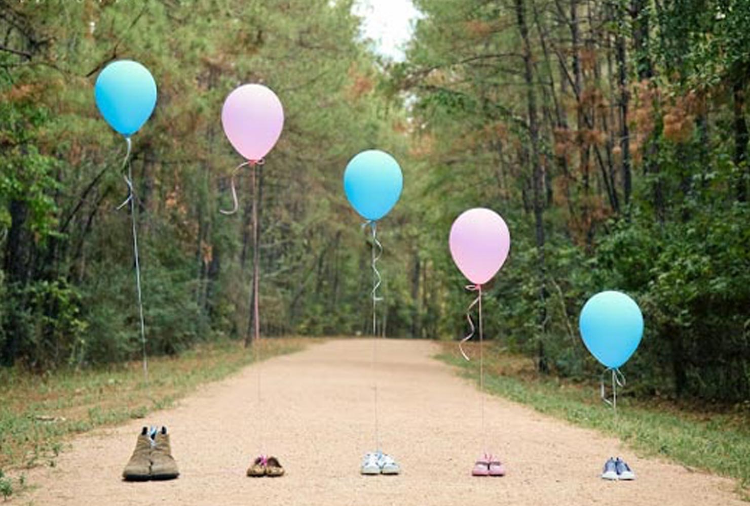 gender reveal ideas sibling shoes balloons 