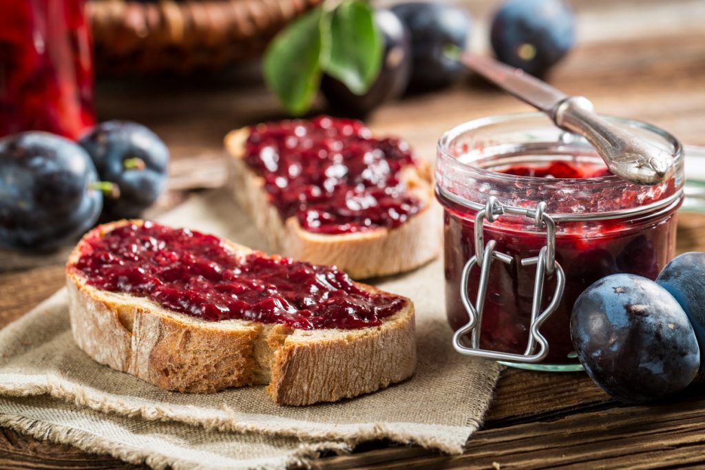 Fresh jam and toast as a great homemade gift.