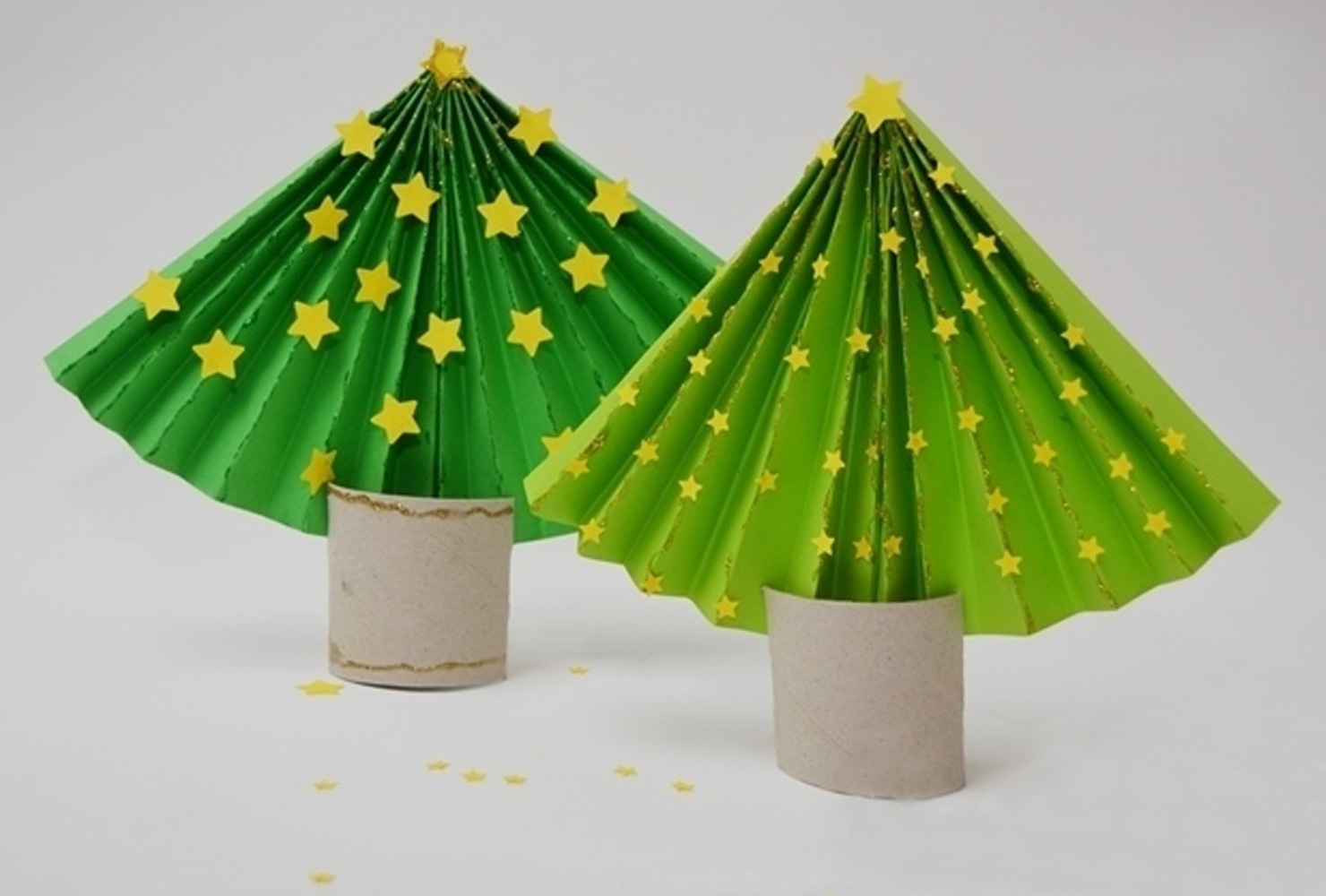 paper fan Christmas tree with gold stars