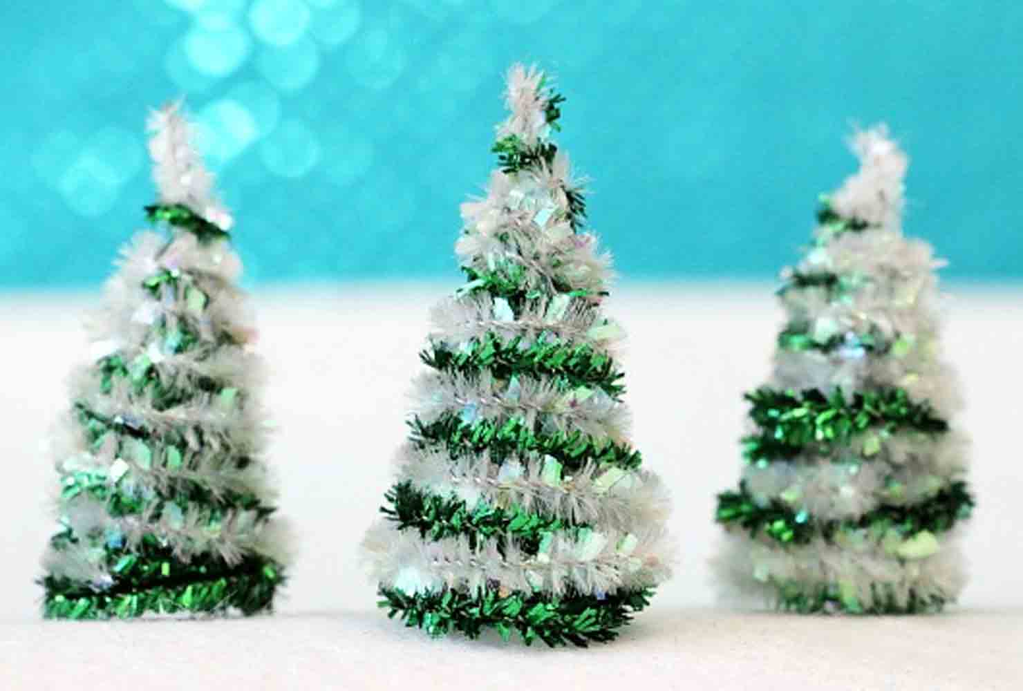 green Christmas tree made of pipe cleaners
