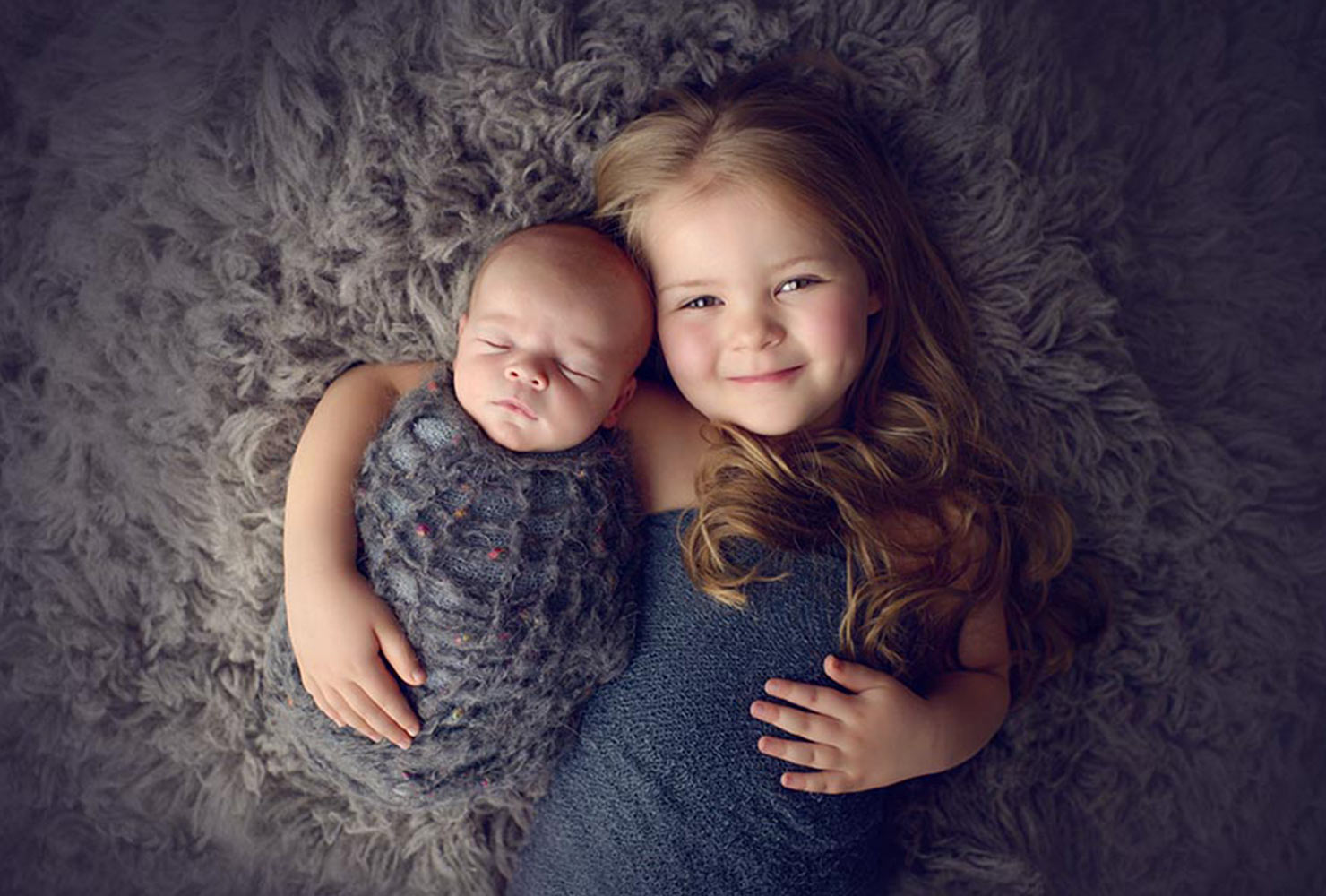 sibling photo ideas baby sister blanket
