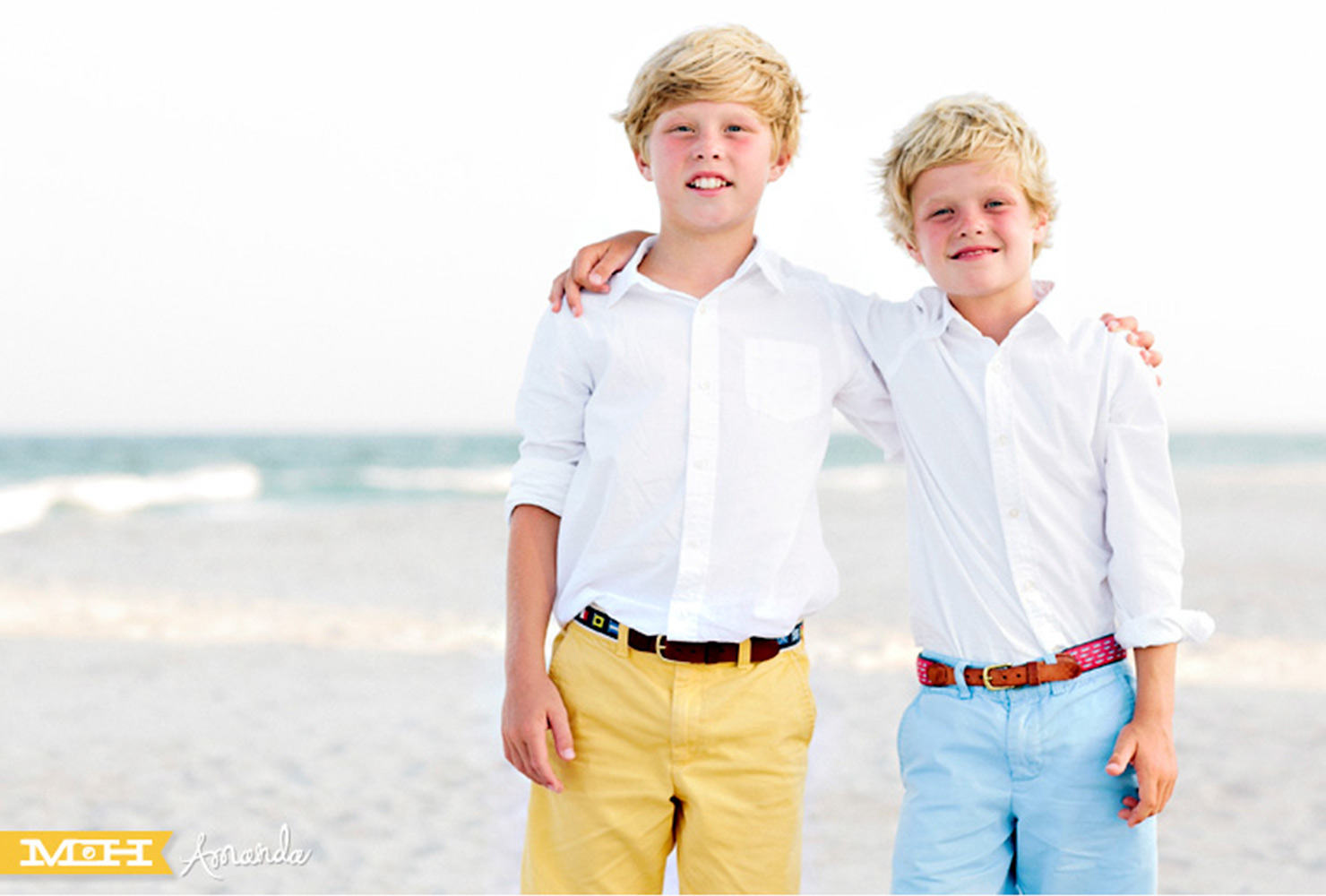 sibling photo ideas blonde boys beach