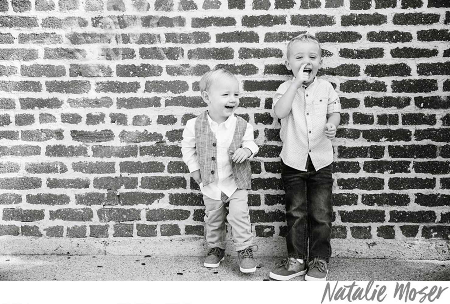 sibling photo ideas boys laughing brick wall