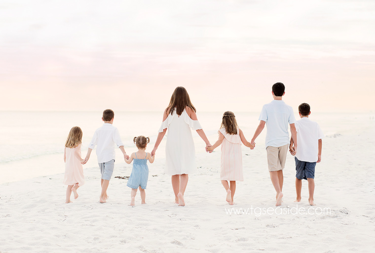 sibling photo ideas family holding hands beach