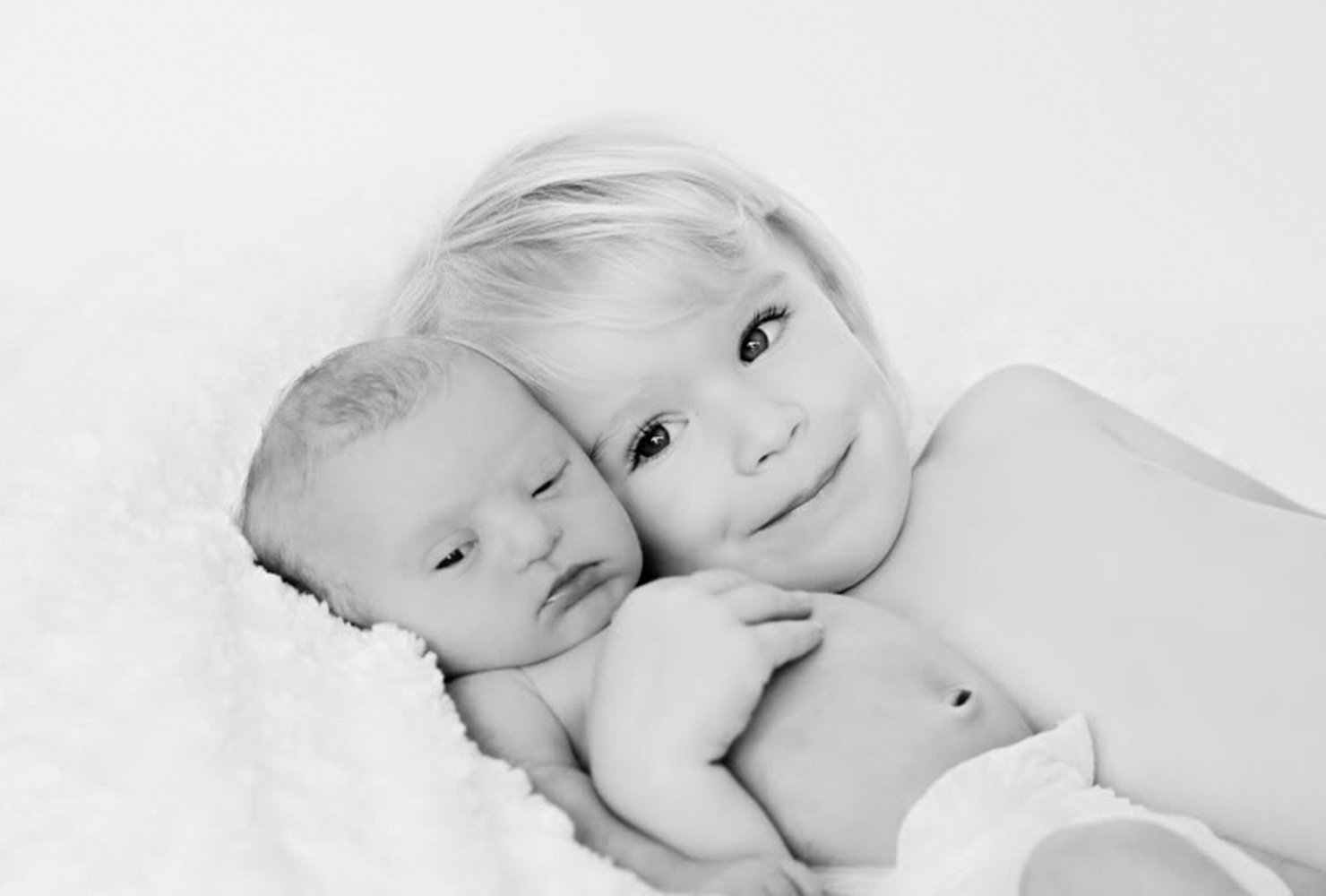 sibling photo ideas newborn black white