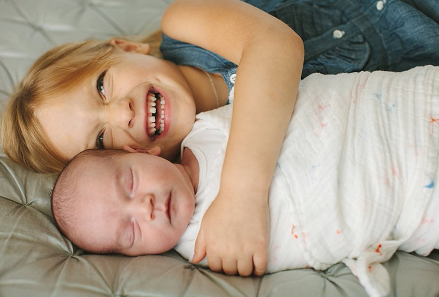 sibling photo ideas sister smiling baby