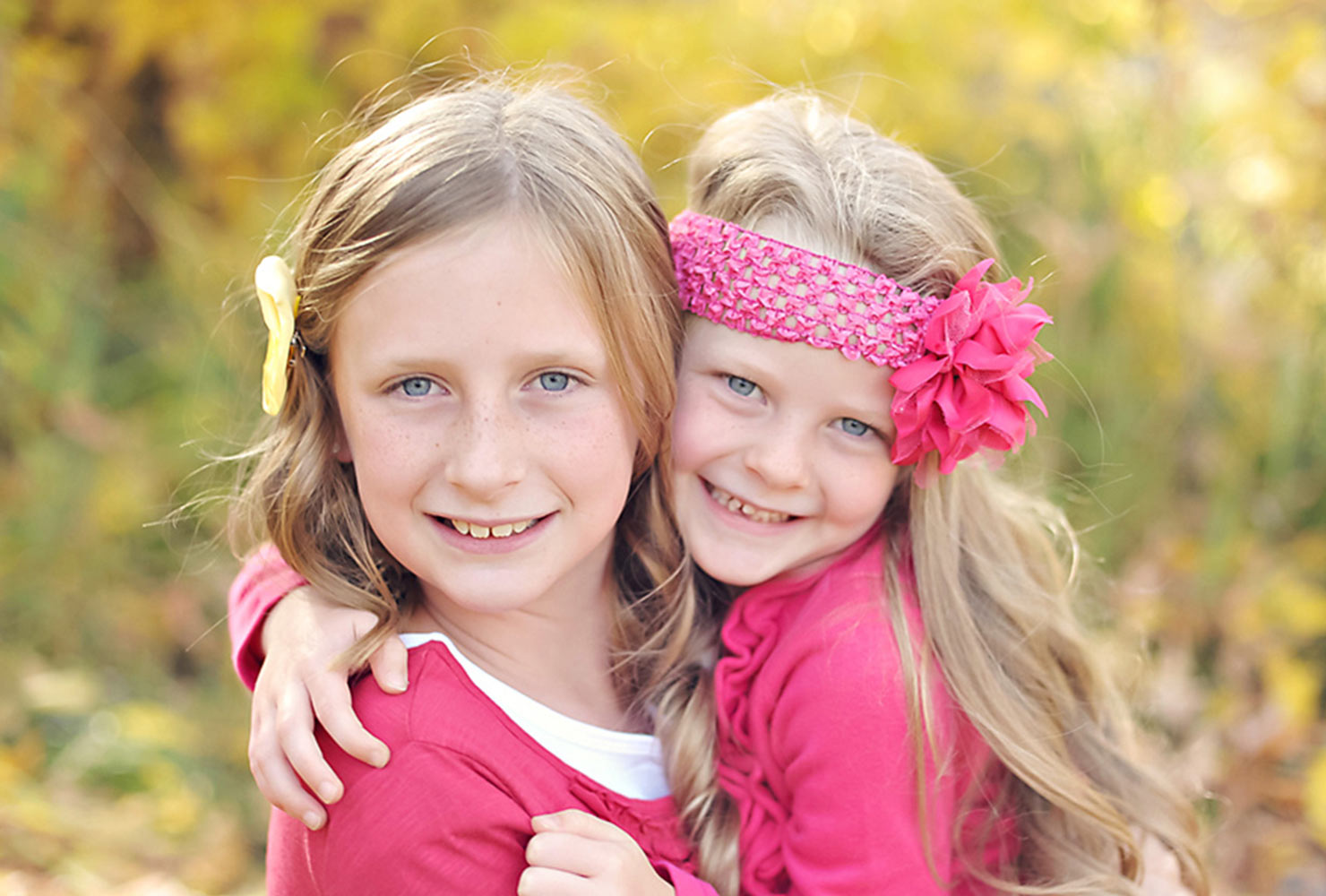 sibling photo ideas sisters in pink