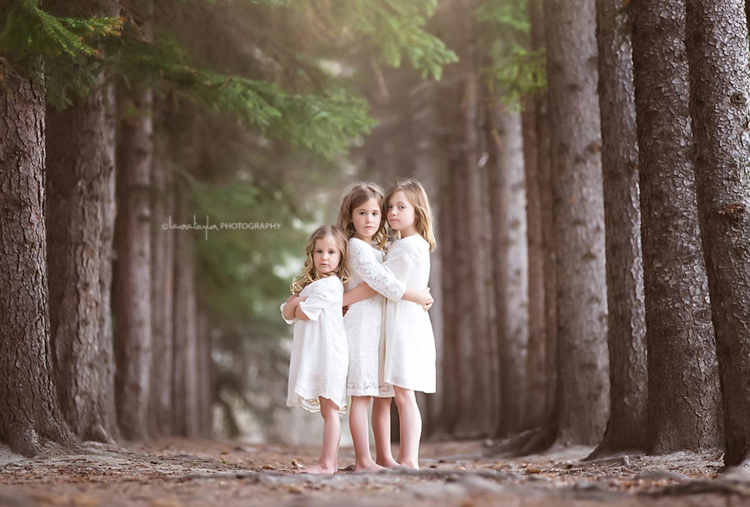 sibling photo ideas sisters woods