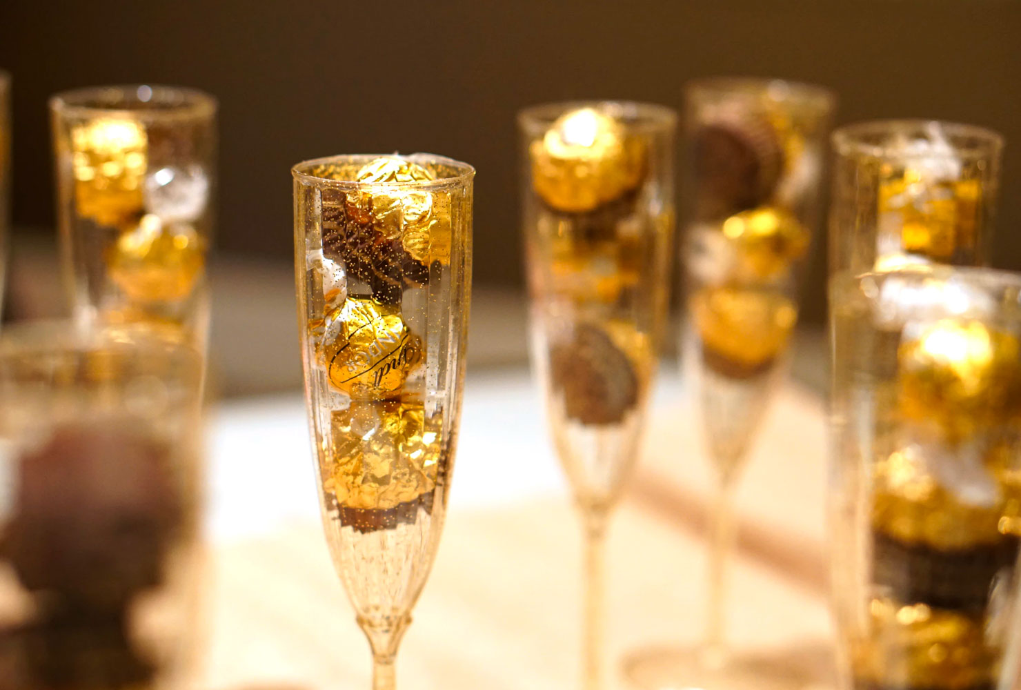 black and gold wedding champagne flute candy 