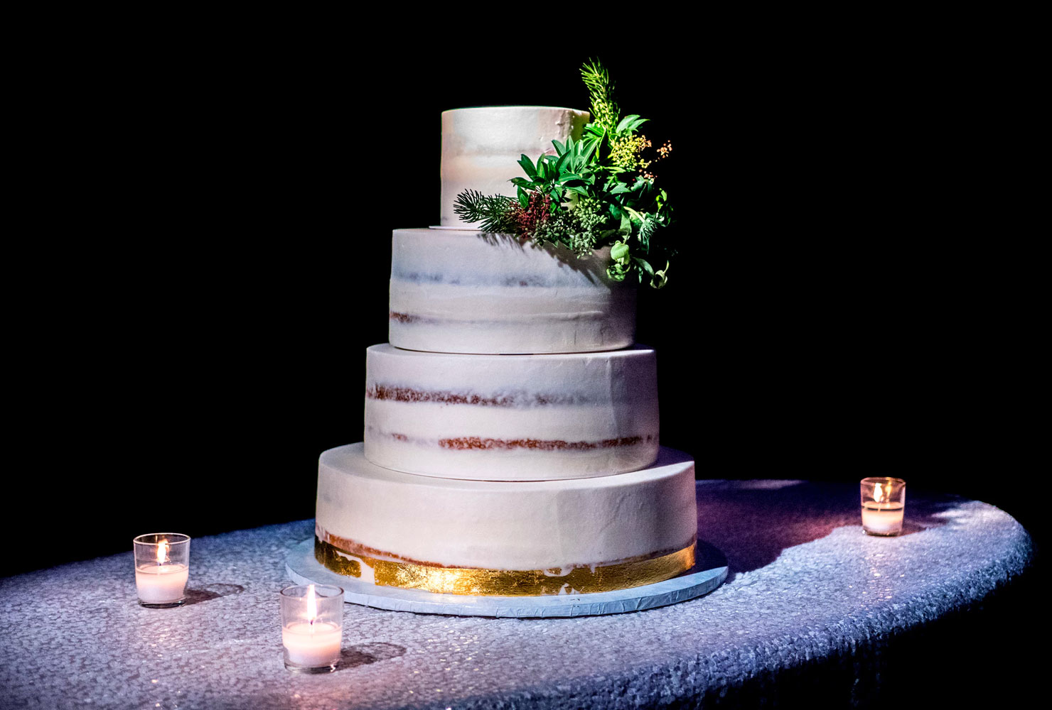 black and gold wedding elegant cake 