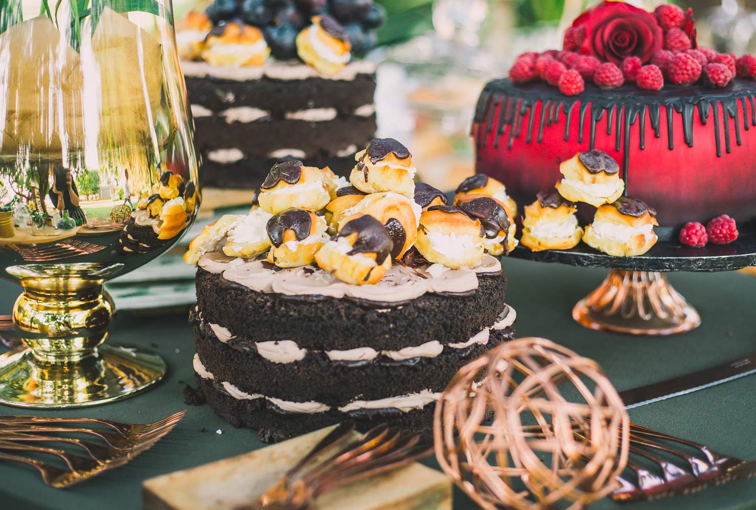 black and gold wedding ideas dessert table 