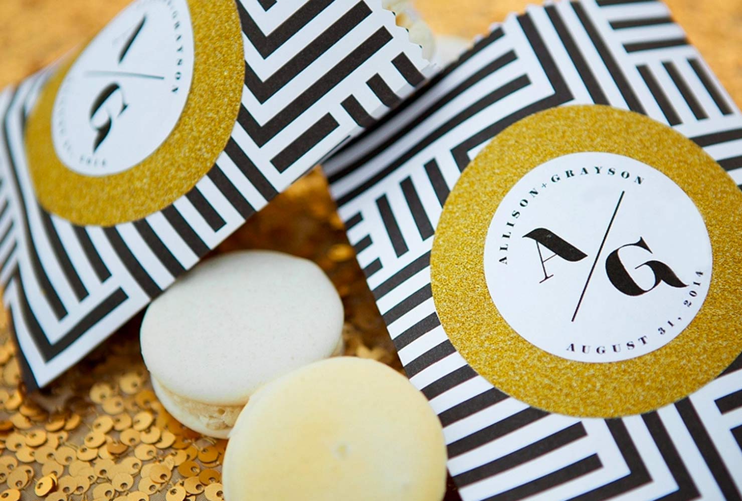 black and gold wedding ideas to go macarons 