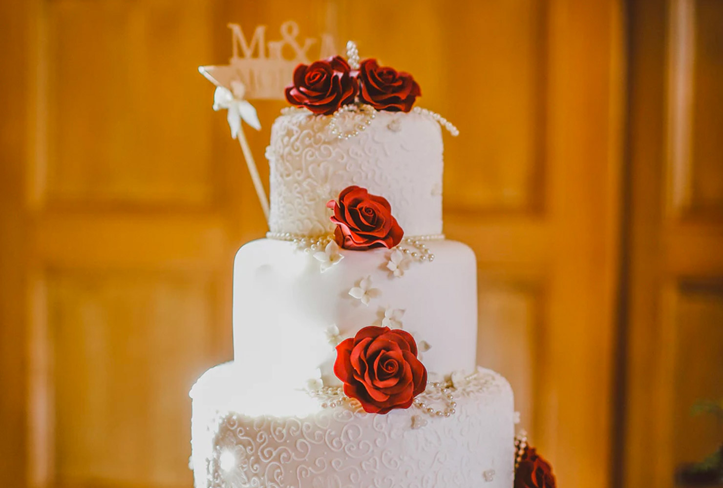 red black and white wedding red flower cake 