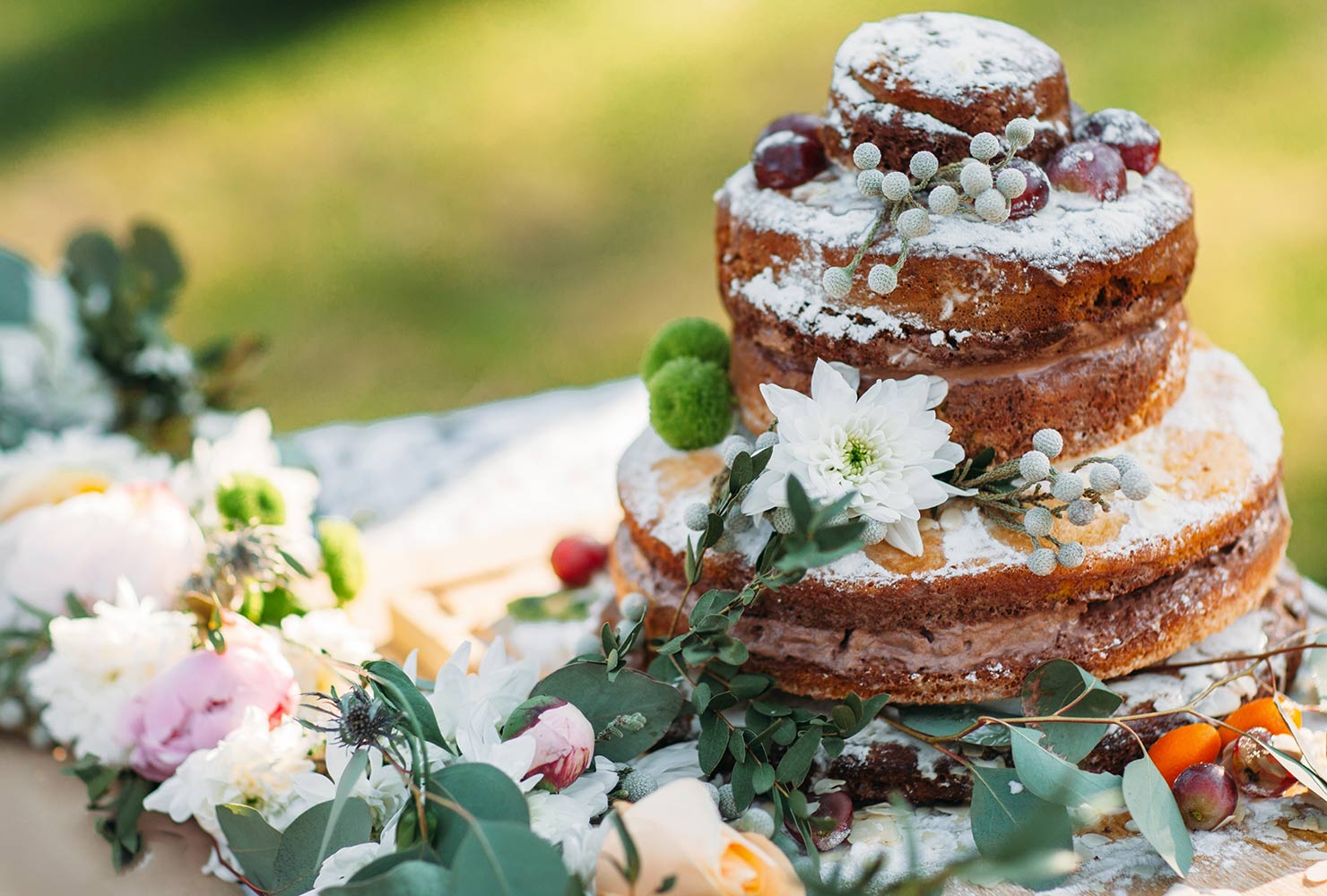 Floral wedding cake.