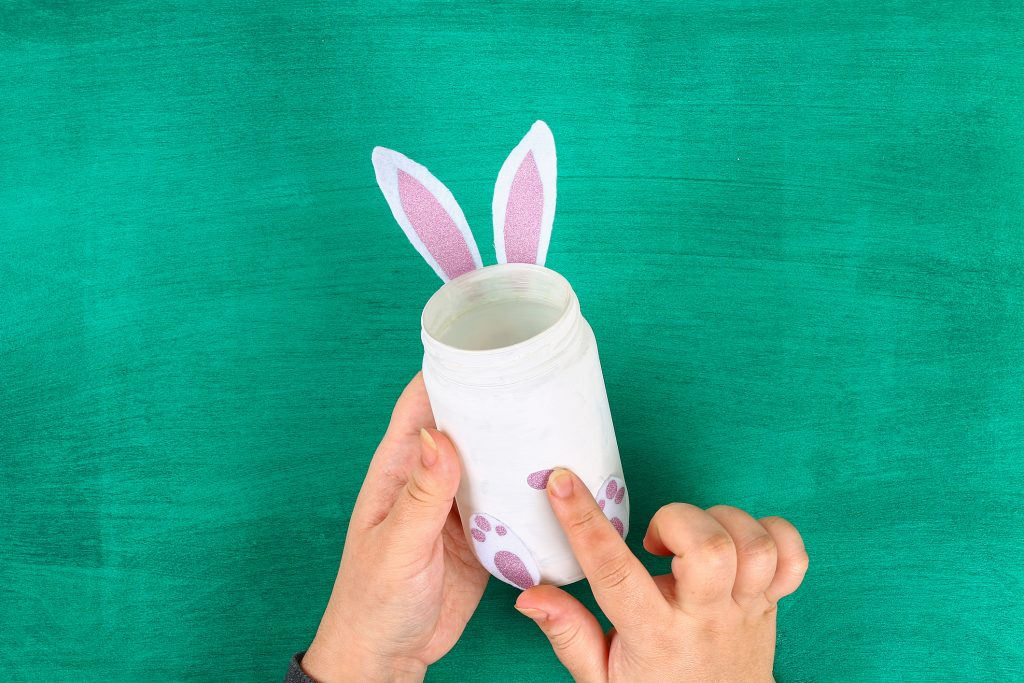 DIY Easter vase bunny from glass jar